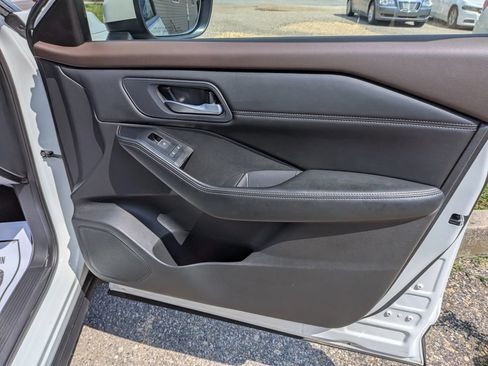 Used 2023 Nissan Rogue SL AWD/4WD image 42