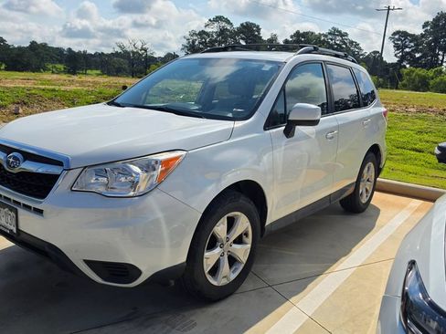 Used 2016 Subaru Forester 2.5i Premium w/ All-Weather Package AWD/4WD image 2