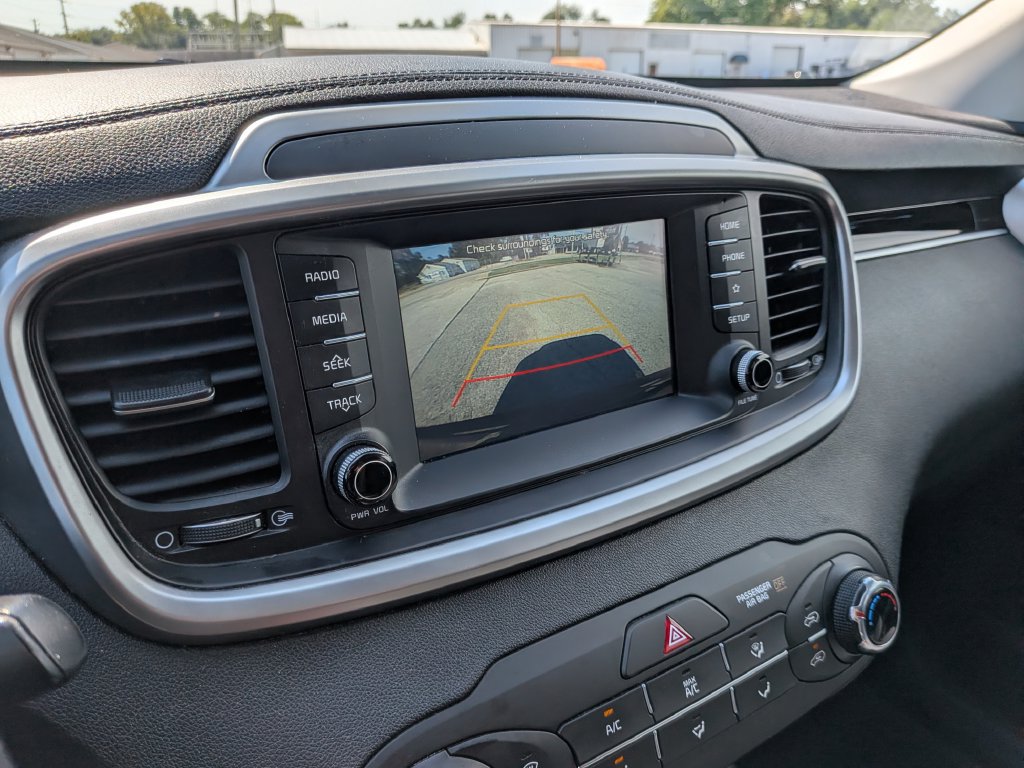 Used 2020 Kia Sorento LX FWD image 31