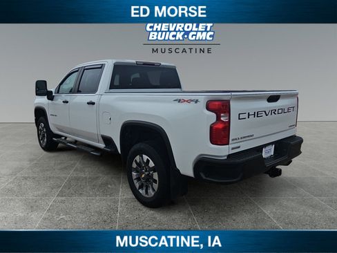 Used 2022 Chevrolet Silverado 2500 Custom w/ Custom Value Package image 3