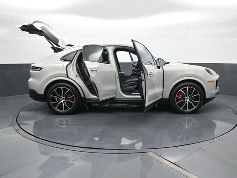 Certified 2025 Porsche Cayenne S AWD/4WD image 34