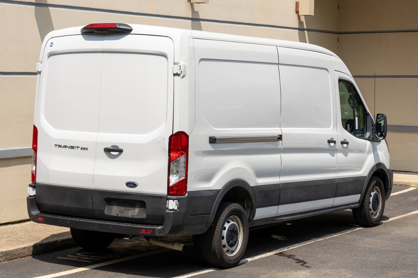 Used 2023 Ford Transit 250 Medium Roof w/ Load Area Protection Package RWD image 11