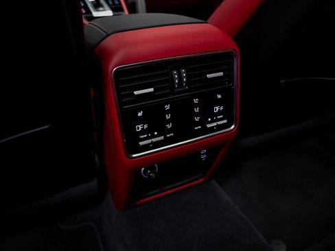 Used 2023 Porsche Cayenne Turbo image 45