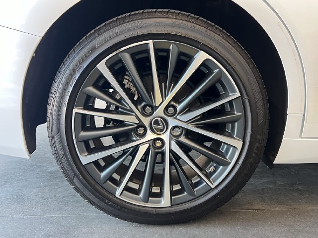 Certified 2025 Lexus ES 300h w/ Premium Package FWD image 13