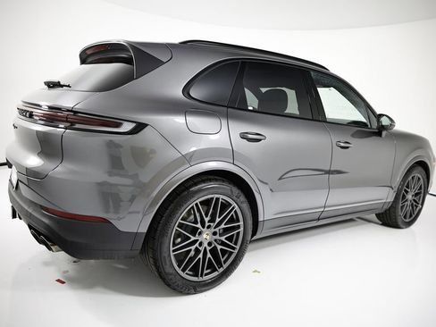 Certified 2025 Porsche Cayenne AWD/4WD image 7