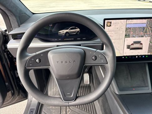 Used 2024 Tesla Model X Plaid image 11