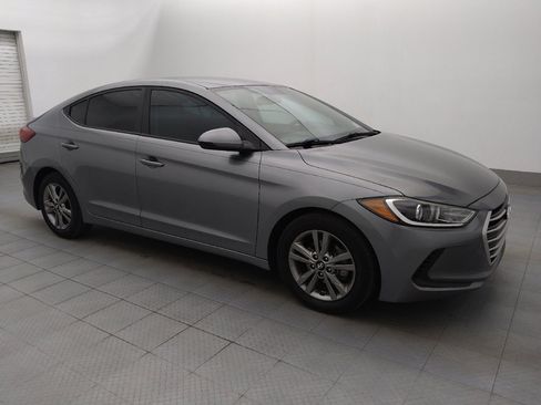 Used 2017 Hyundai Elantra SE image 11