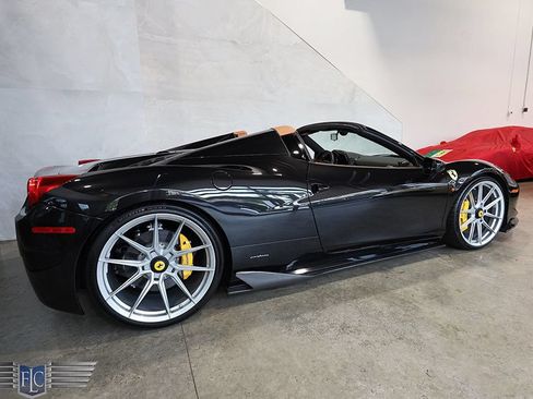 Used 2013 Ferrari 458 Spider RWD image 5