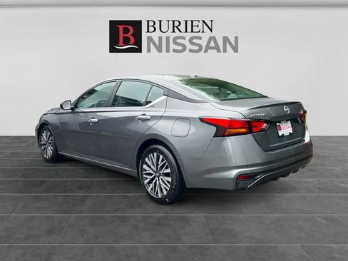 Used 2025 Nissan Altima 2.5 SV FWD image 3