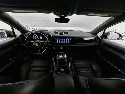 Used 2024 Porsche Cayenne Turbo GT AWD/4WD image 17