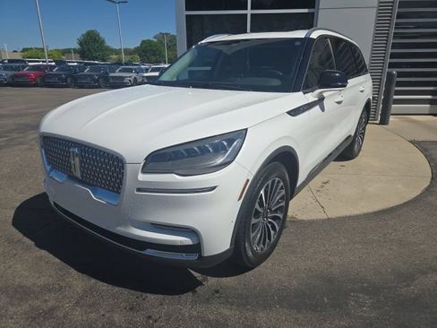 Certified 2023 Lincoln Aviator Reserve w/ Elements Package Plus AWD/4WD image 12