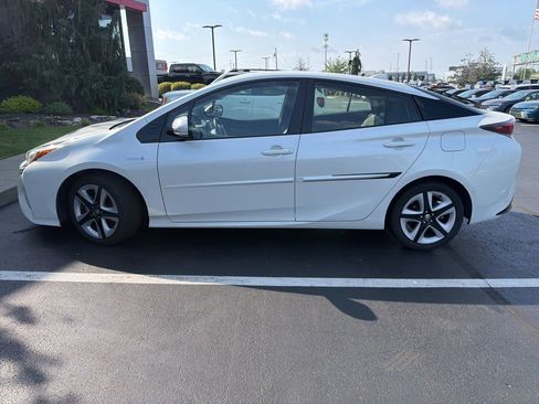 Used 2018 Toyota Prius Four Touring w/ Protection Package image 2