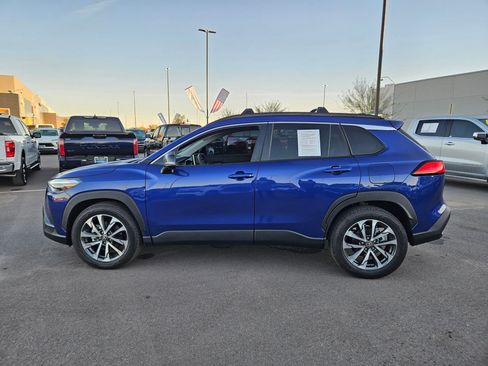 Used 2025 Toyota Corolla Cross XLE image 2