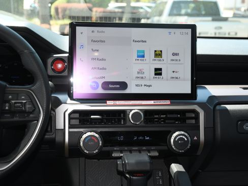 Used 2025 Toyota Tacoma TRD Sport AWD/4WD image 15