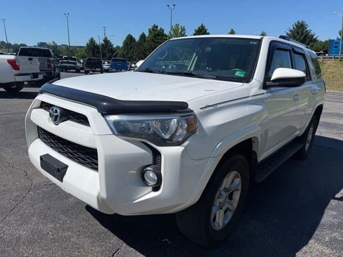 Used 2019 Toyota 4Runner SR5 AWD/4WD image 3