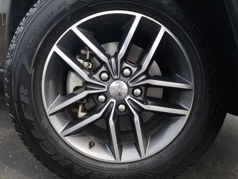 Used 2017 Jeep Grand Cherokee Limited AWD/4WD image 2
