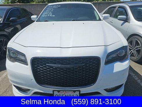 Used 2022 Chrysler 300 Touring L w/ Popular Equipment Group AWD/4WD image 2