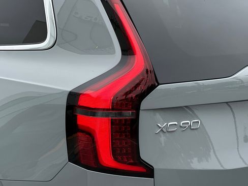 New 2025 Volvo XC90 B6 Core image 7