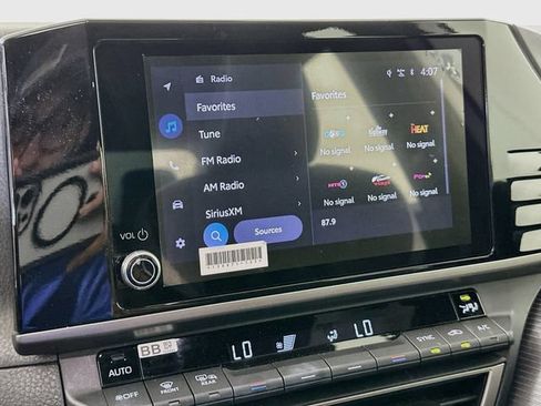 Used 2025 Toyota Camry SE w/ Convenience Package FWD image 15