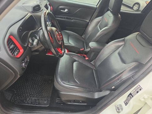 Used 2018 Jeep Renegade Trailhawk AWD/4WD image 17