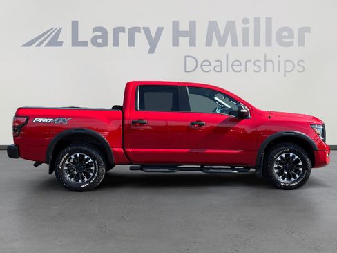 Used 2021 Nissan Titan PRO-4X w/ Pro-4x Convenience Package AWD/4WD image 6