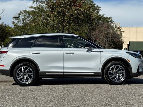 Used 2025 Lincoln Corsair AWD w/ Equipment Group 101A image 3