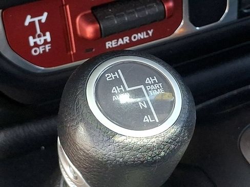 Used 2024 Jeep Wrangler Unlimited AWD/4WD image 23