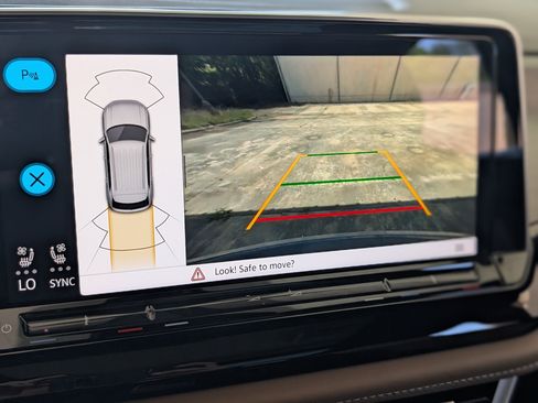 Used 2024 Volkswagen Atlas Cross Sport SE w/ Panoramic Sunroof Package image 25