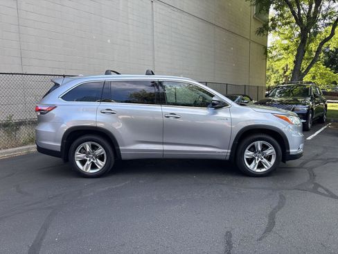 Used 2016 Toyota Highlander Limited Platinum AWD/4WD image 2