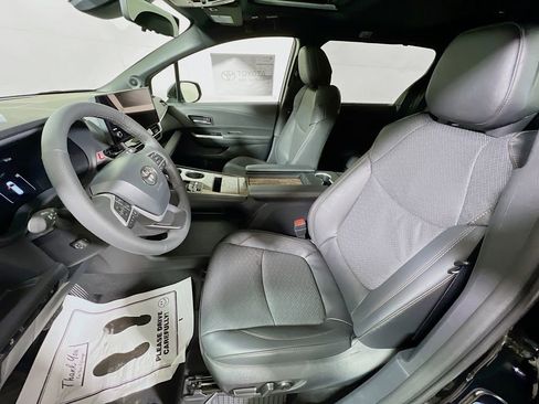 New 2026 Toyota Sienna Platinum image 18