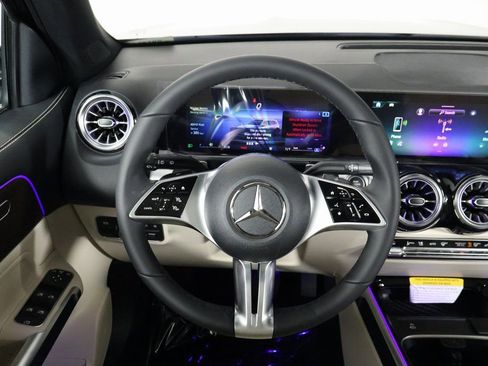 New 2026 Mercedes-Benz GLB 250 image 3