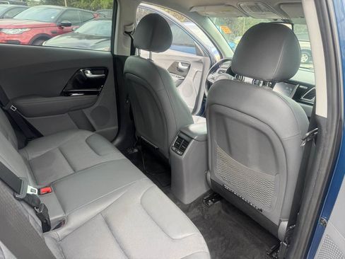 Used 2018 Kia Niro EX image 12