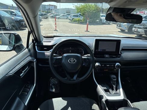 Used 2025 Toyota RAV4 XLE AWD/4WD image 12
