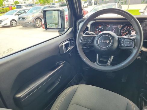 Used 2024 Jeep Wrangler Unlimited Sport AWD/4WD image 17