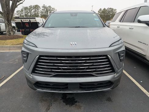 Used 2025 Buick Enclave Preferred image 2