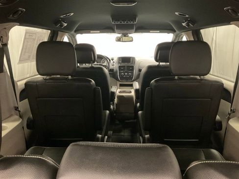 Used 2019 Dodge Grand Caravan SXT image 25