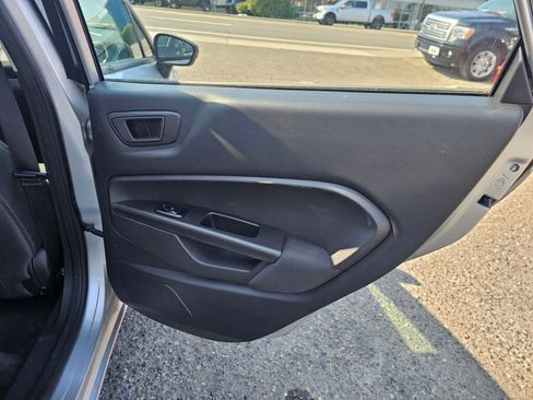 Used 2013 Ford Fiesta SE image 14