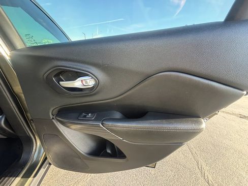 Used 2016 Jeep Cherokee Limited w/ Trailer Tow Group image 16