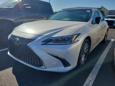 Used 2021 Lexus ES 350 Ultra Luxury w/ Accessory Package 2 FWD image 3