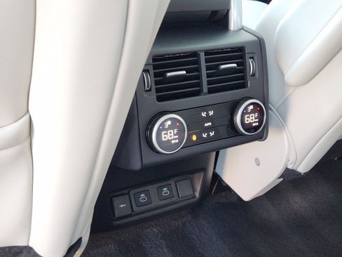 Certified 2025 Land Rover Discovery Dynamic SE image 33