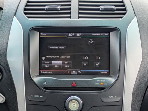 Used 2015 Ford Explorer XLT w/ Equipment Group 202A FWD image 18