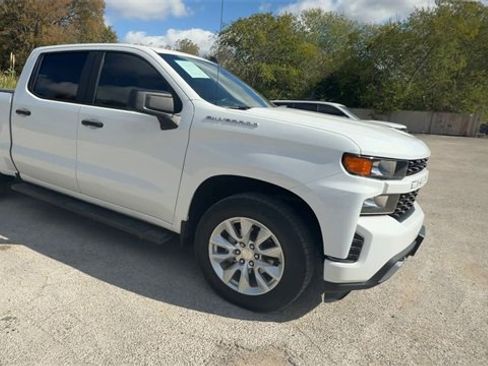 Used 2022 Chevrolet Silverado 1500 Custom w/ Safety Confidence Package image 2