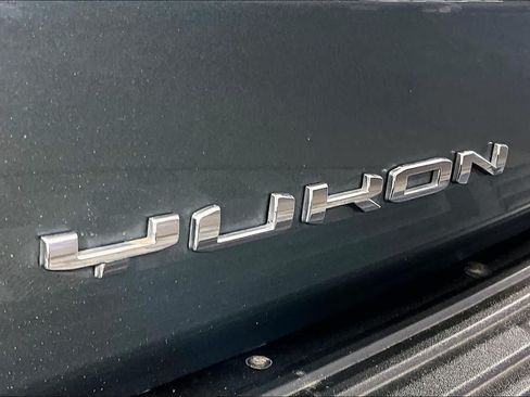 Used 2024 GMC Yukon Denali w/ Advanced Technology Package AWD/4WD image 30