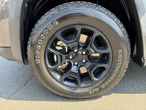 Certified 2022 Jeep Cherokee Latitude AWD/4WD image 18