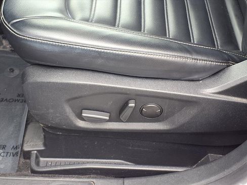 Used 2024 Ford Edge SEL image 4