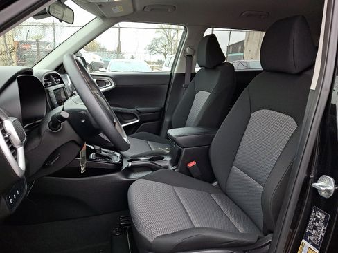 Used 2023 Kia Soul LX FWD image 13