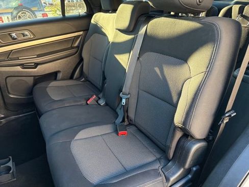 Used 2019 Ford Explorer XLT AWD/4WD image 26