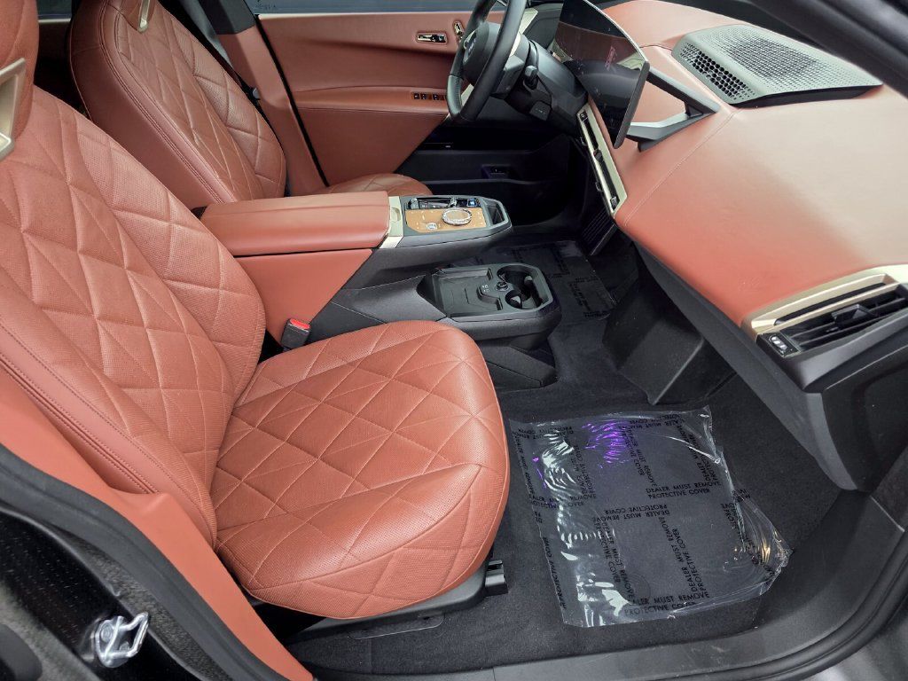 Certified 2023 BMW iX xDrive50 w/ Premium Package AWD/4WD image 27