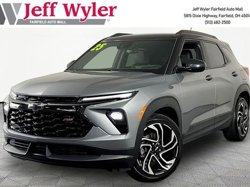 Used 2025 Chevrolet TrailBlazer RS w/ Driver Confidence Package image 1