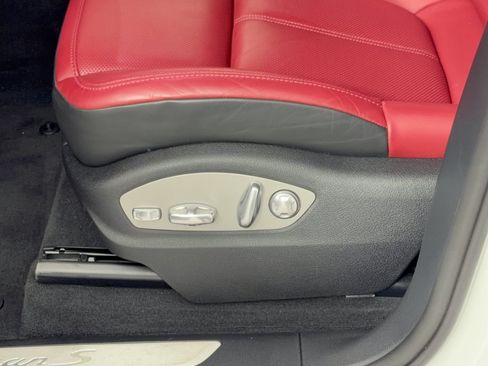 Certified 2024 Porsche Macan S AWD/4WD image 16